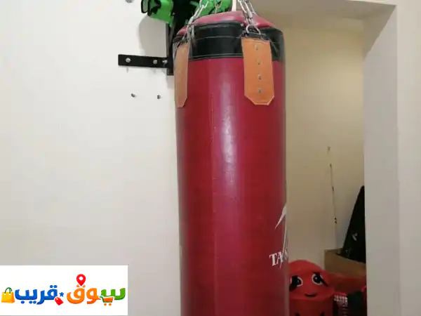 كيس بوكس للتدريب مع حامل معدن وجلافزات بحالة...