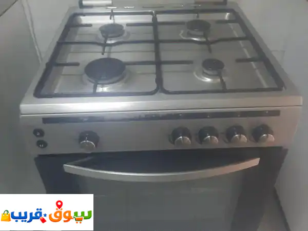 Two years old Oven Hoover Brand فرن من ماركة هوفر عمرها 2 سنة