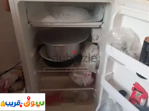 فرصة لا تعوض: ثلاجة ميني صغيرة بحالة ممتازة! مثالية لمكتبك أو غرفتك #ثلاجات #للبيع
