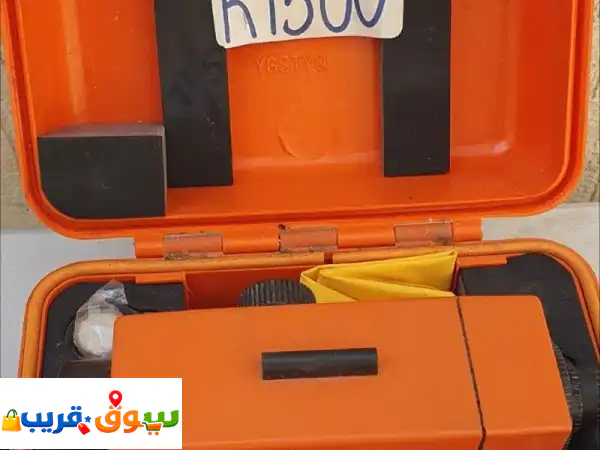 معدات وأكسسوارات مساحة مستعملة أصلية / للبيع...