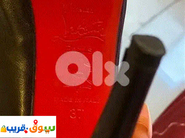 فرصة ذهبية: حذاء كريستيان لوبوتان أصلي 👠 مقاس 37...