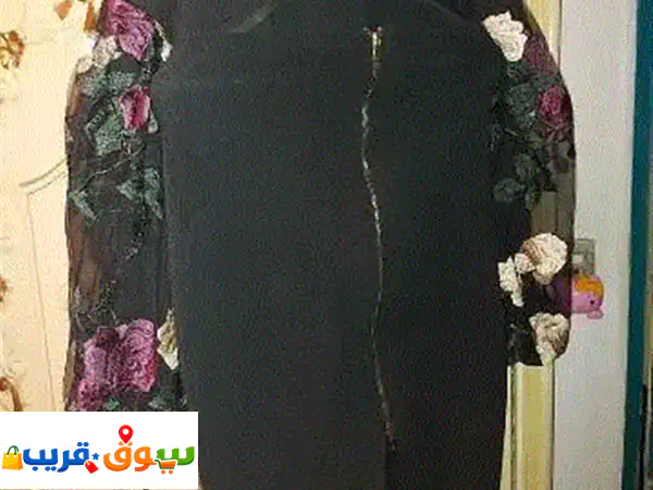 للبيع طقم بلوزه وتنوره نسائيه