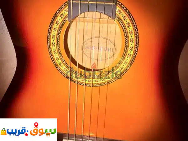 للبيع: جيتار كلاسيك بحالة ممتازة جداً | صوت نقي وعميق...