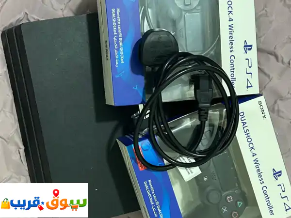 بلايستيشن 4 برو (PS4 Pro) كالجديد 🎮 مع 4 ألعاب و2 يد تحكم جديدة - بـ 800 درهم فقط!