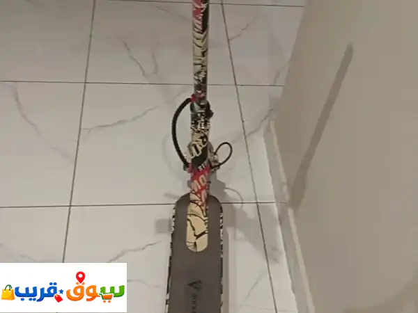 يوجد عدد 2 سكوتر كهربائي شغال لا يوجد بها أي مشاكل مع شاحنها والبيع سمح الموقع جدة