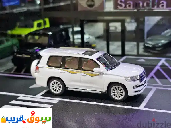 أطلق العنان للمغامرة: لاند كروزر مصغرة داي كاست (Diecast) 1:64 - سيارة لعبة وهواية بـ 13 د.ب.!