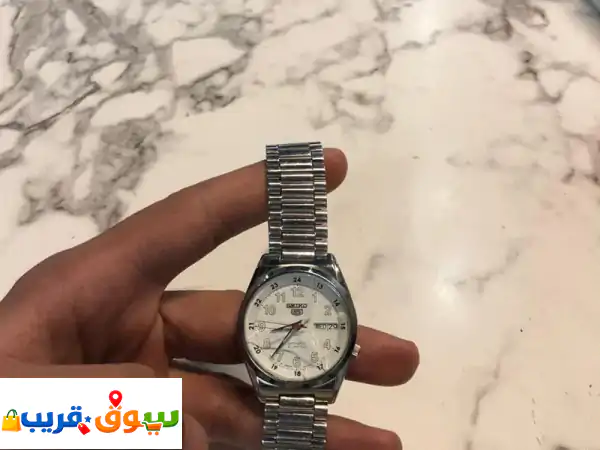 ساعة ياباني أصليه ماركة seiko بها كسر بسيط...