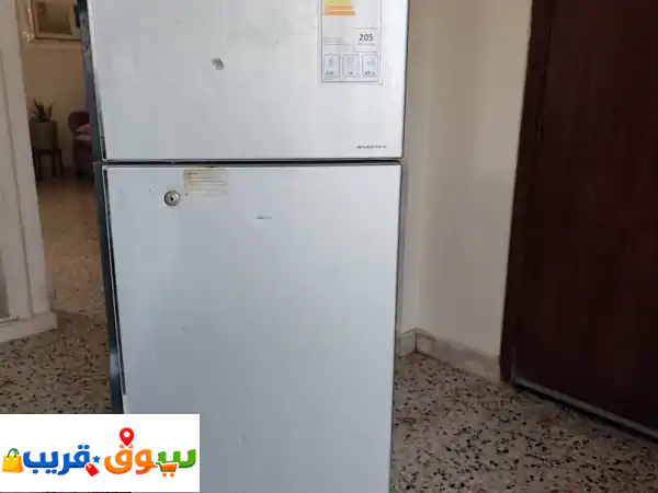 ثلاجة بابين للبيع. حالة جيدة، 176 لترًا. 35 دينارًا بحرينيًا. اتصل.