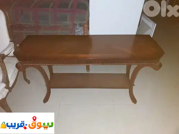 فرصة لا تعوض: طاولة كونسول أنيقة بحالة ممتازة لمنزلك!