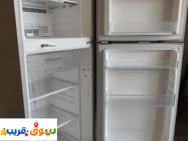 ثلاجة بابين للبيع. حالة جيدة، 176 لترًا. 35...