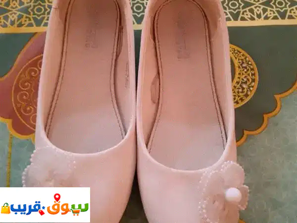 Girls white open shoes size 37