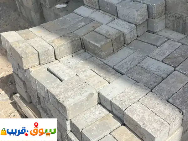 انترلوك بحالة جيدة زائد بعد التركيب للبيع الورقاء دبي