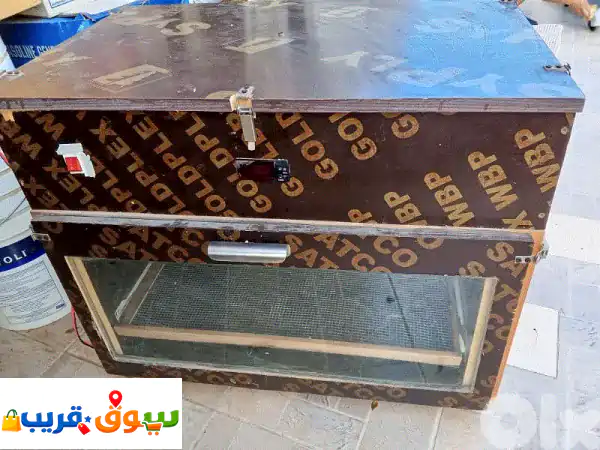 فقاسة بيض egg hutches
