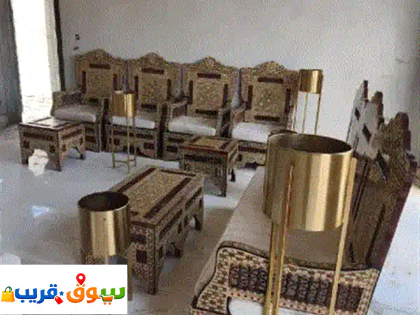يوجد صالون 7 قطع للبيع استعمال شهرين خشب زان أصلي السعر 1300 درهم وقابل للتفاوض