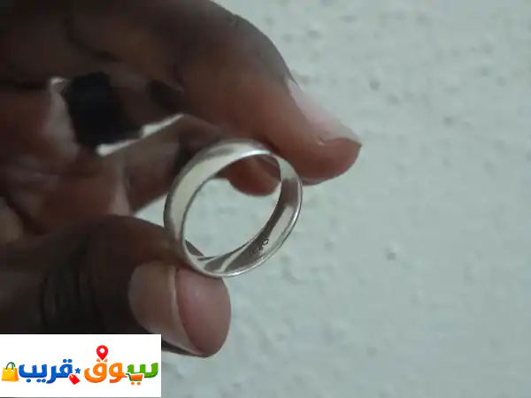 دبلة فضة عيار 925 لا أعرف عدد الجرامات بسعر معقول...