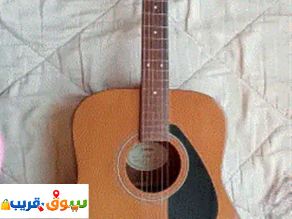 جيتار ياماها f210 بحالة جيدة جداً. لمسة نهائية...