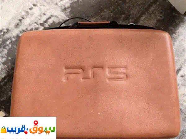 Ps5,6 game discs with 2 controllers