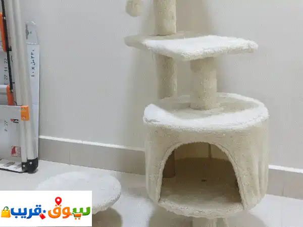 شجرة و برج قطط فاخرة (مستعملة ونظيفة) - لم...