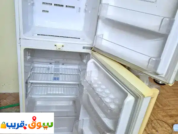 Medium size 245 litre 5 f fridge working 28 bd