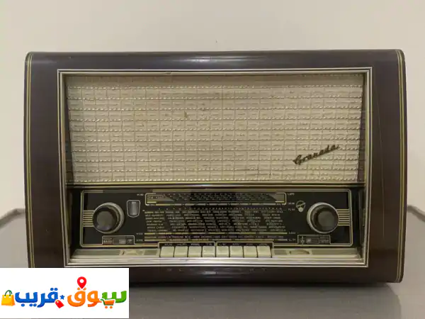 تحفة صوتية ألمانية نادرة: راديو عتيق ضخم، نظيف...