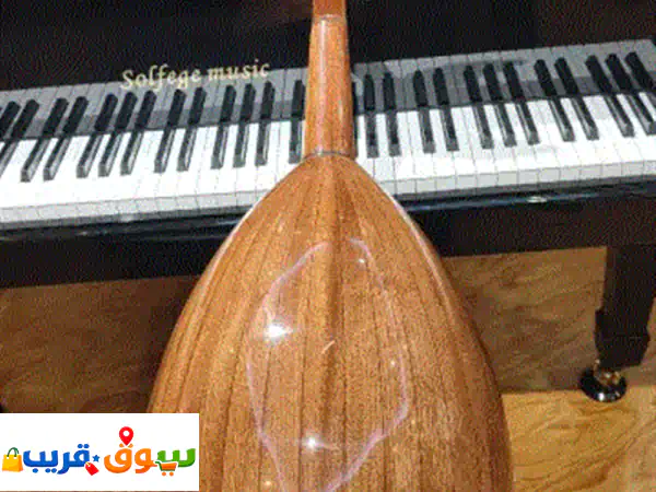 بيع عود جديد مصري موجود في أبو ظبي خشب الصدر سيدر والضهر مهوجني مفاتيح أبنوس 1000 درهم
