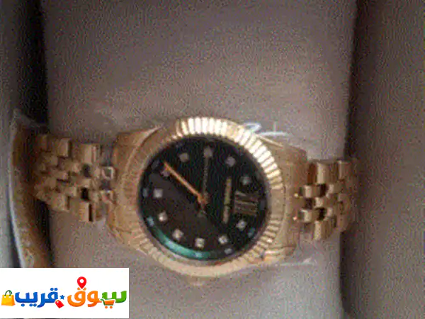 Montre dorée femmes