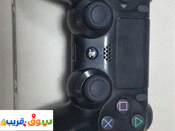يد سوني فور اصلي مستعمل للبيع نظيفه ومافيها اي مشاكل