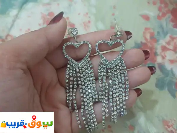 تألقي بالمعان يخطف الأنظار مع حلق القلوب...