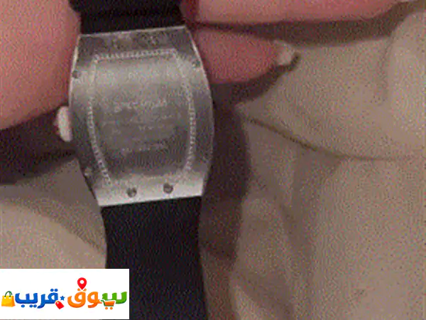 في عندي ساعة أصلية بالكرتون للبيع ما نختلف أن شاء...