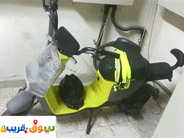 سكوتر بحالة جيده واستعمال خفيف ومعه خوذه وحزام...