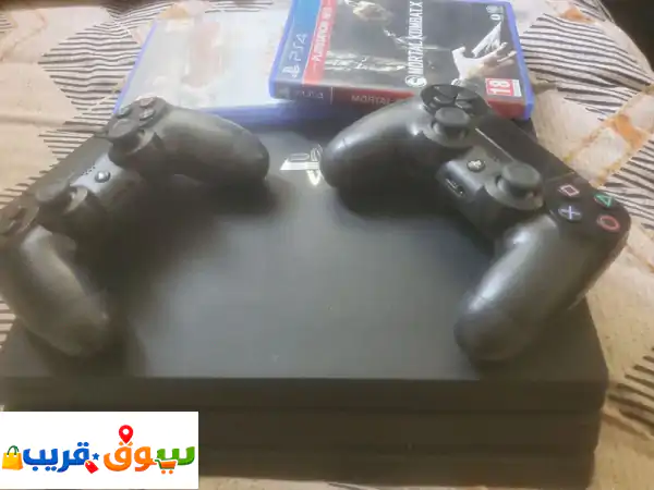 بلايستيشن 4pro واحد تيرا معه اثنين اسطوانة واثنين...