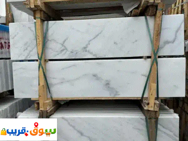 لدينا بلاطات موغلا وايت / بيانكو إيبيزا، مقاس 30*60*60*60، بالاضافة الى درجات جاهزة مع قوائمها
