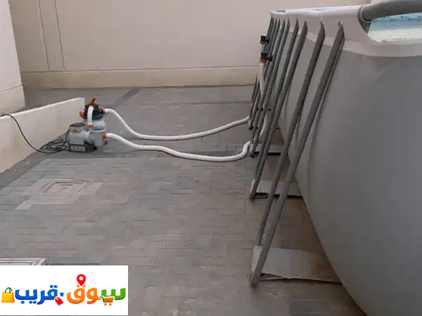 مسبح عائلي نظيف مع فلتر وبحالة ممتازة، لم يكمل شهرا...