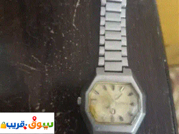 ساعة رادو عمرها أكثر من 40 سنة عاملة منزلية للبيع أوتوماتيك صاحبها محتاج يبي يبيعها ورثها من أبوه